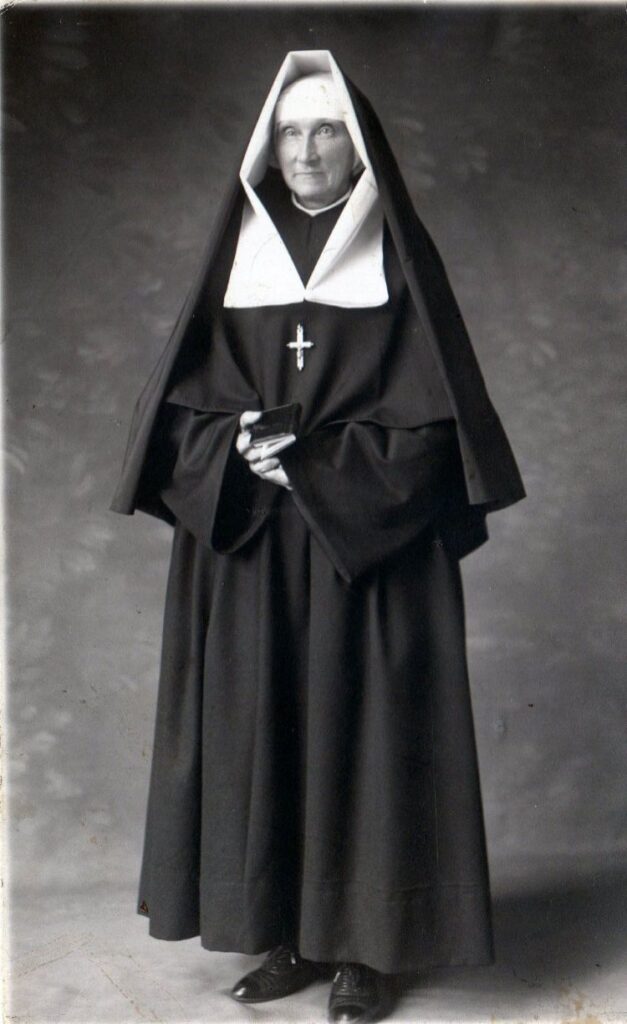 Tante Pauline , religieuse